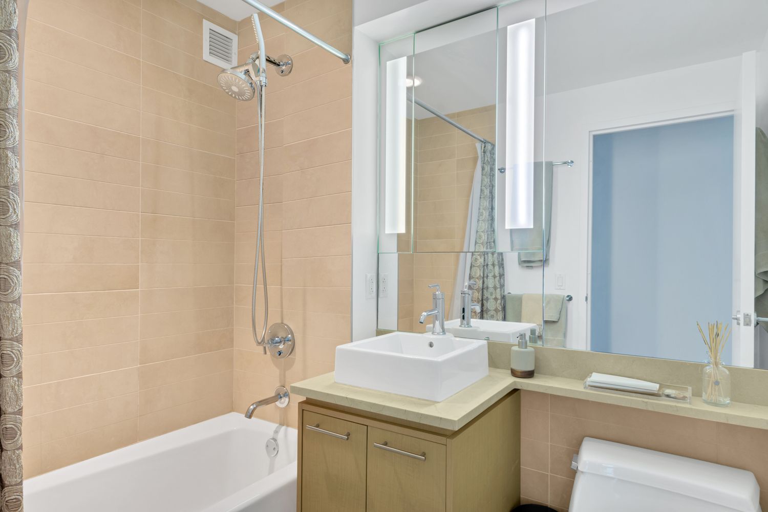 306 Gold Street, Unit 20F Brooklyn, NY 11201 - Photo 8 of 21 a bathroom with a sink and a bathtub