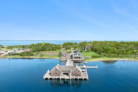 $19,950,000 | 521 East Lake Drive, Montauk, NY 11954