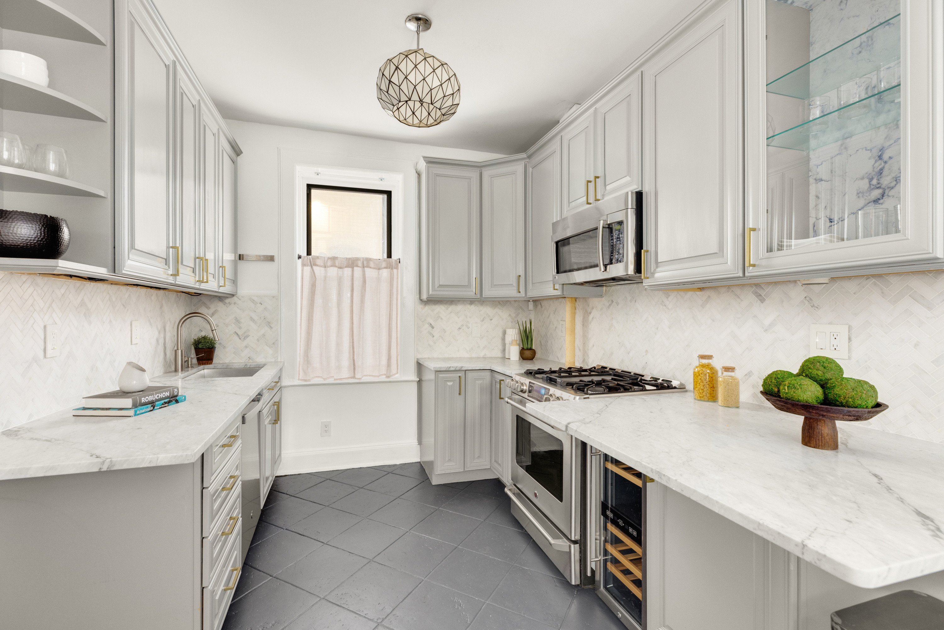 126 East 12th Street, Unit 2C Manhattan, NY 10003 - Photo 4 of 10