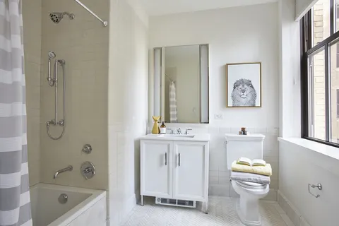 $2,850,000 | 100 Barclay Street, Unit 14M | TriBeCa