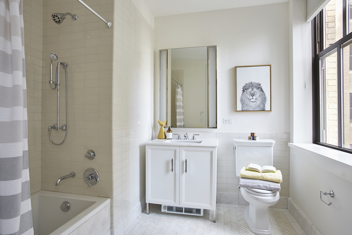 100 Barclay Street, Unit 14M Manhattan, NY 10007 - Photo 11 of 19 a bathroom with a bathtub sink and toilet