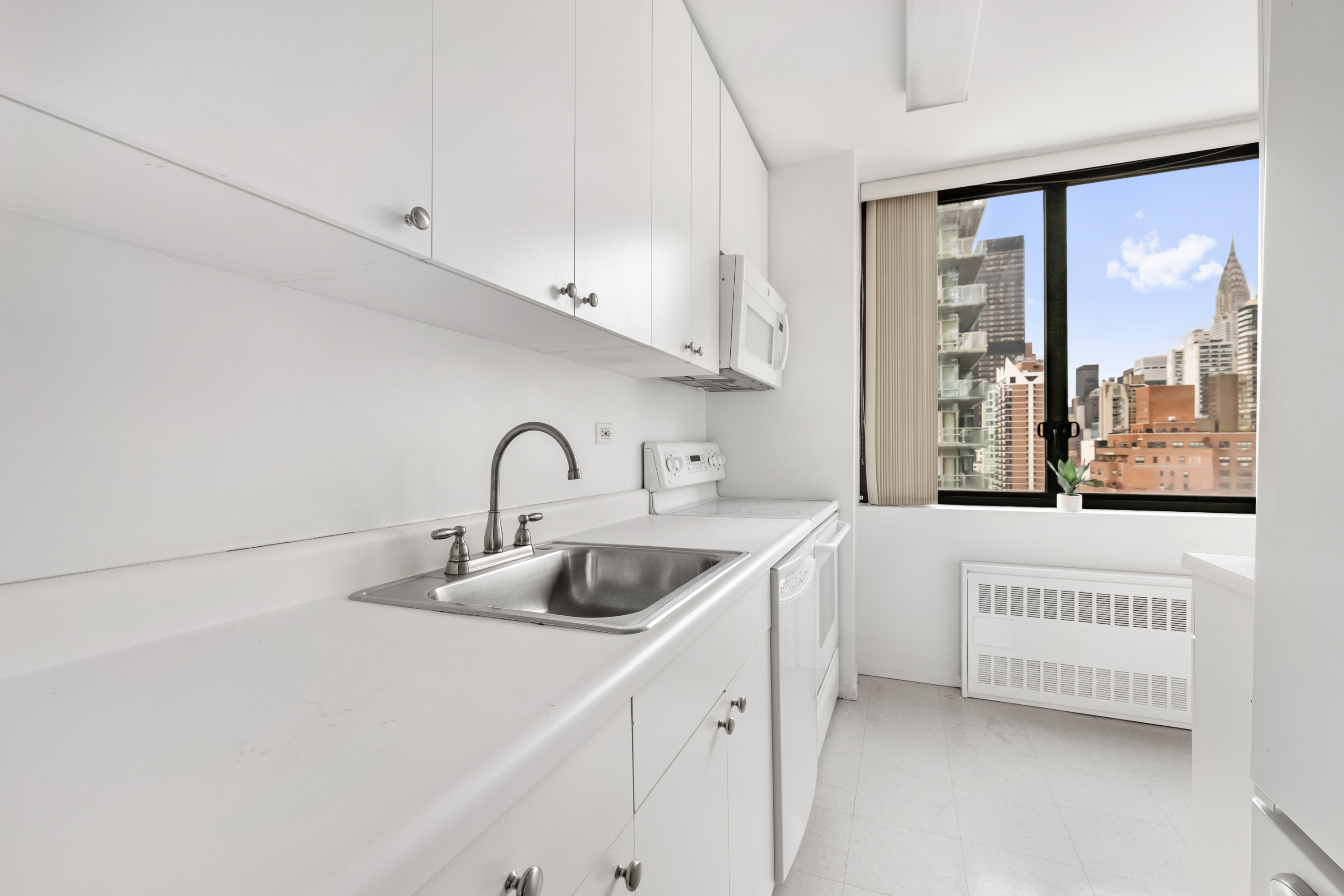 300 East 54th Street, Unit 20D Manhattan, NY 10022 - Photo 9 of 18