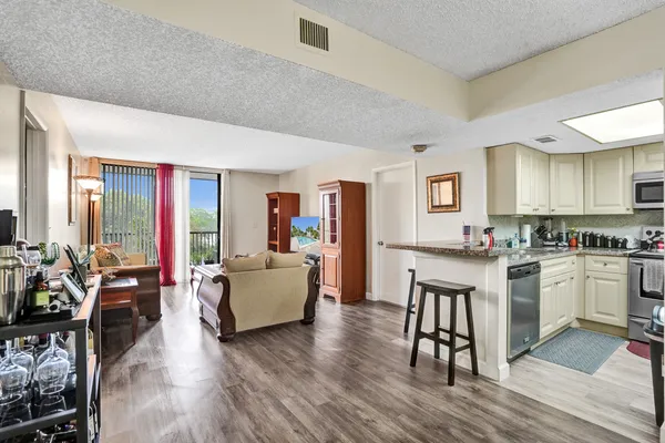 $150,000 | 5570 Northwest 44th Street, Unit 305A, Lauderhill, FL 33319