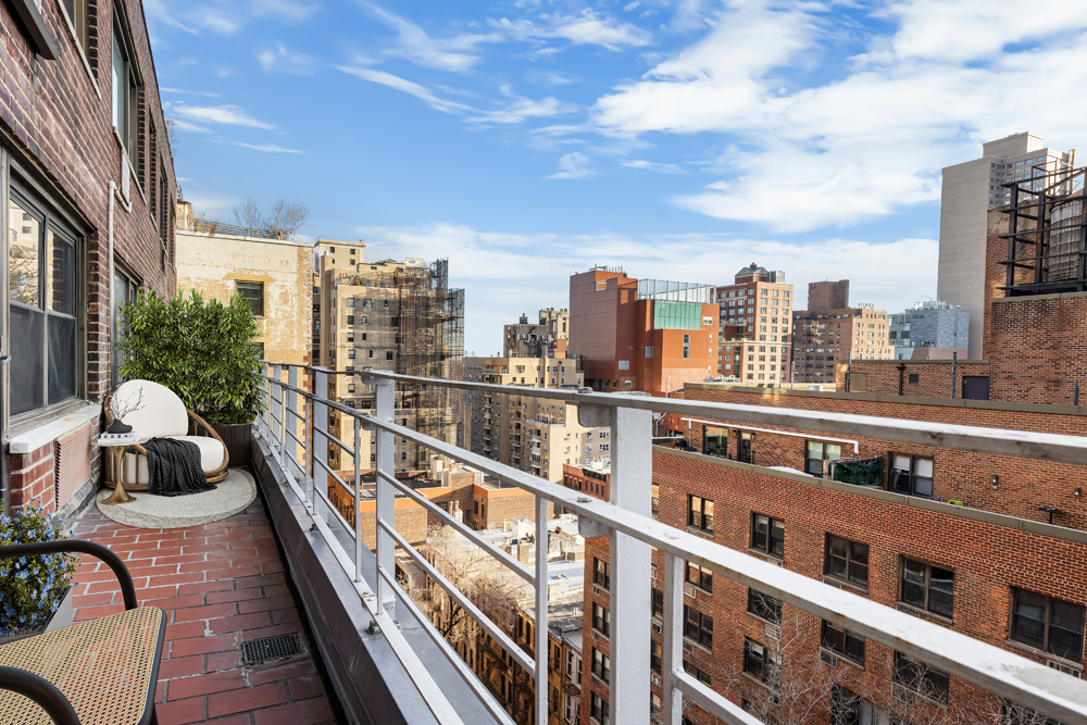510 East 86th Street, Unit 17C Manhattan, NY 10028 - Photo 19 of 31 a view of city from a balcony