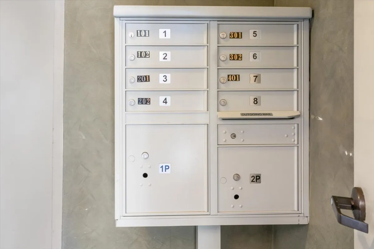 $999,999 | 4394 Farmdale Avenue, Unit 202, Studio City, CA 91604