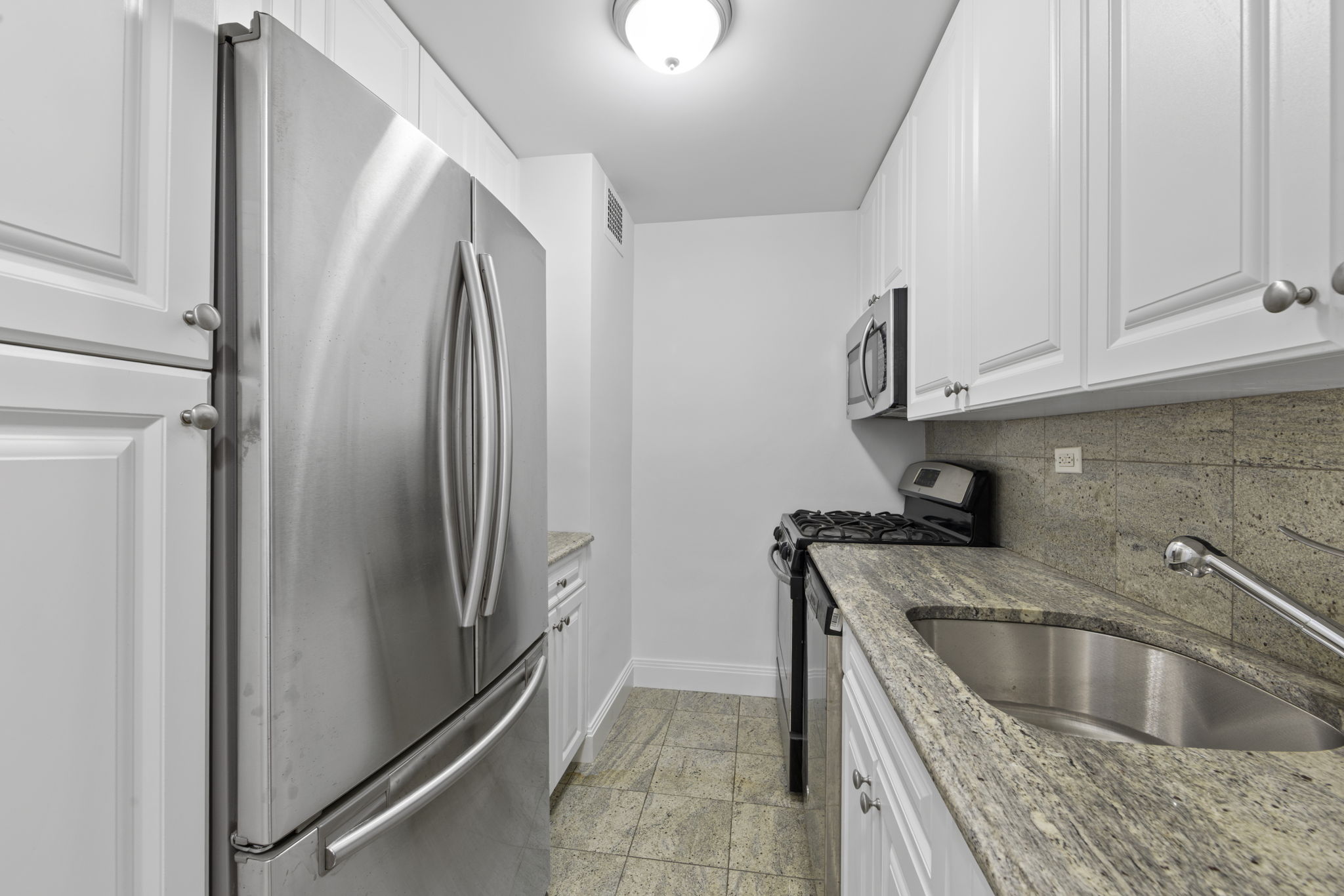 180 West End Avenue, Unit 6P Manhattan, NY 10023 - Photo 10 of 15 Gallery Image 10