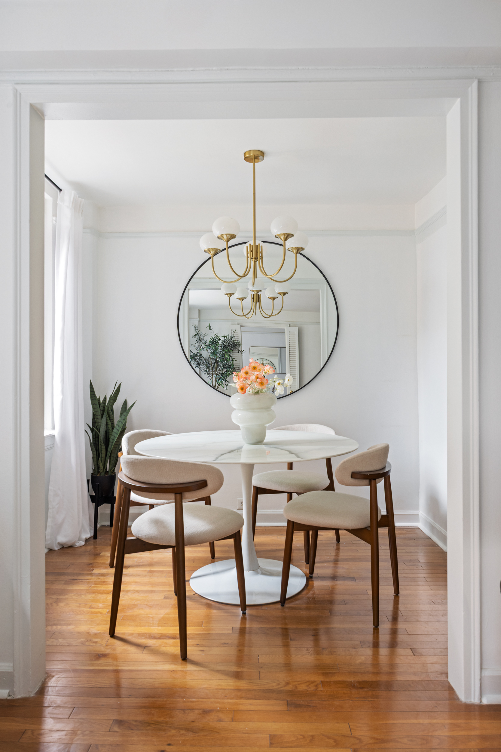 155 East 49th Street, Unit 10A Manhattan, NY 10017 - Photo 3 of 13 Gallery Image 3