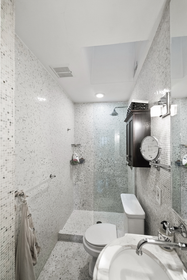 392 Bleecker Street Manhattan, NY 10014 - Photo 12 of 16