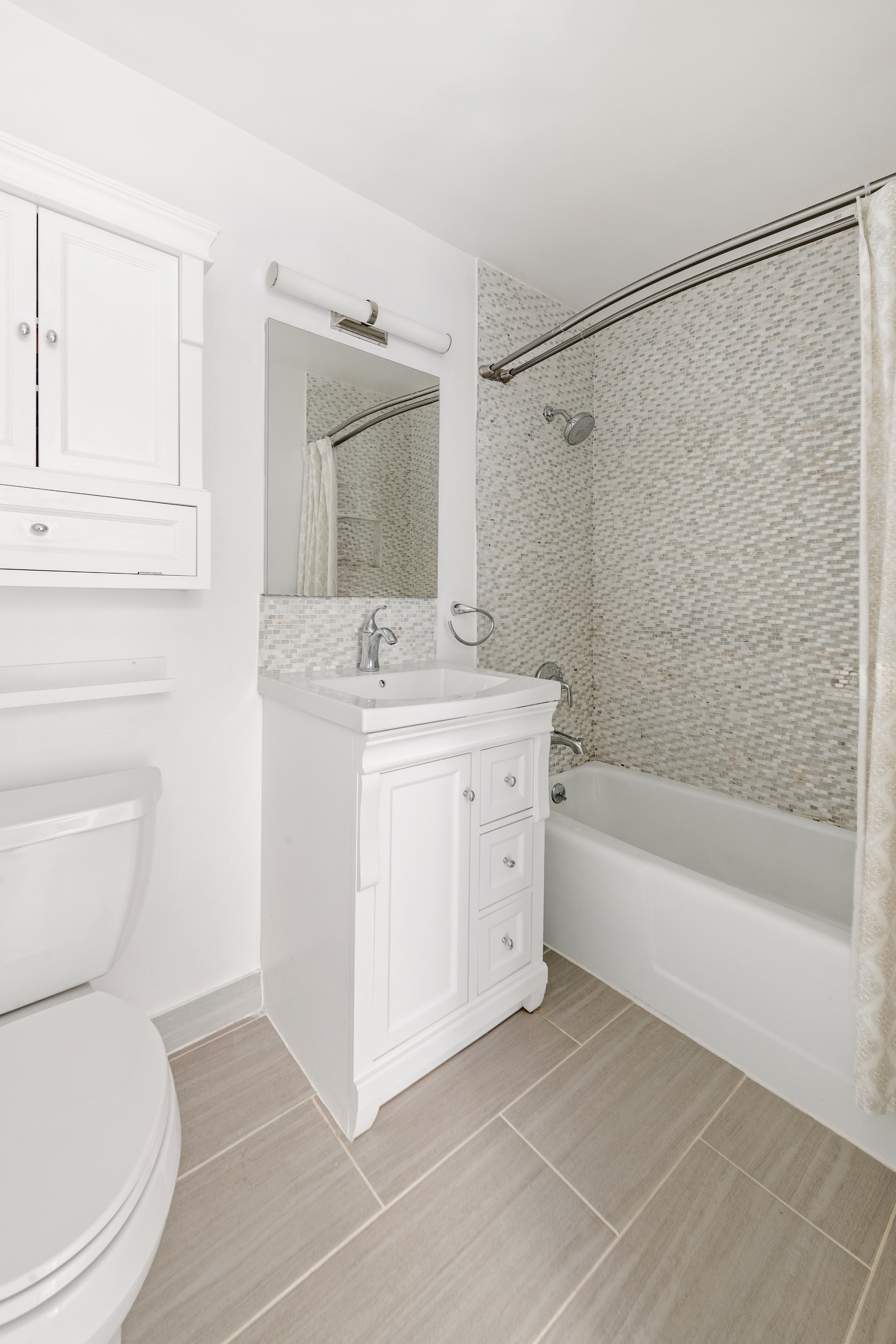 310 East 46th Street, Unit 19L Manhattan, NY 10017 - Photo 7 of 12