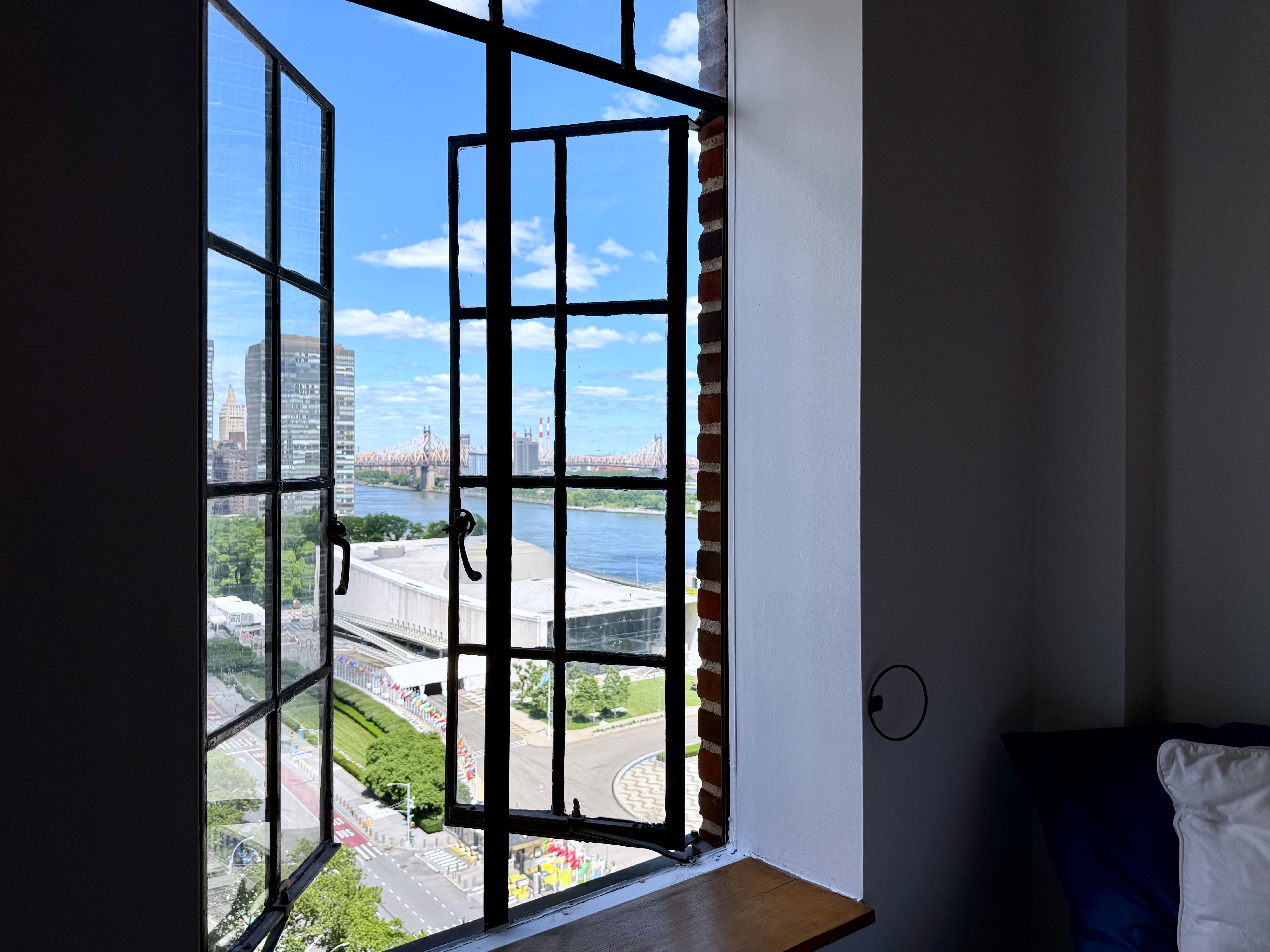 25 Tudor City Place, Unit 1502 Manhattan, NY 10017 - Photo 8 of 11
