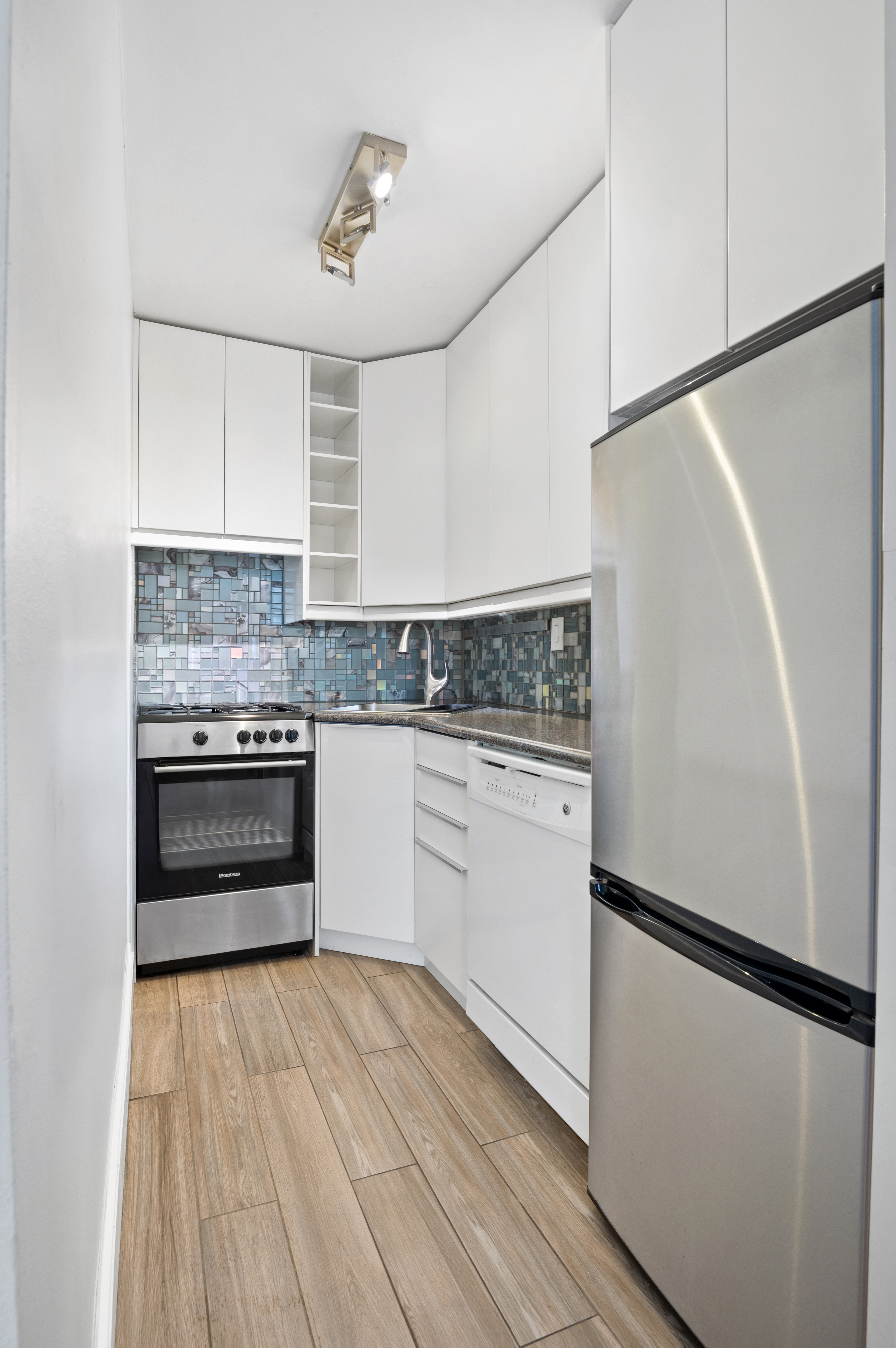 6 West 71st Street, Unit 3B Manhattan, NY 10023 - Photo 2 of 5