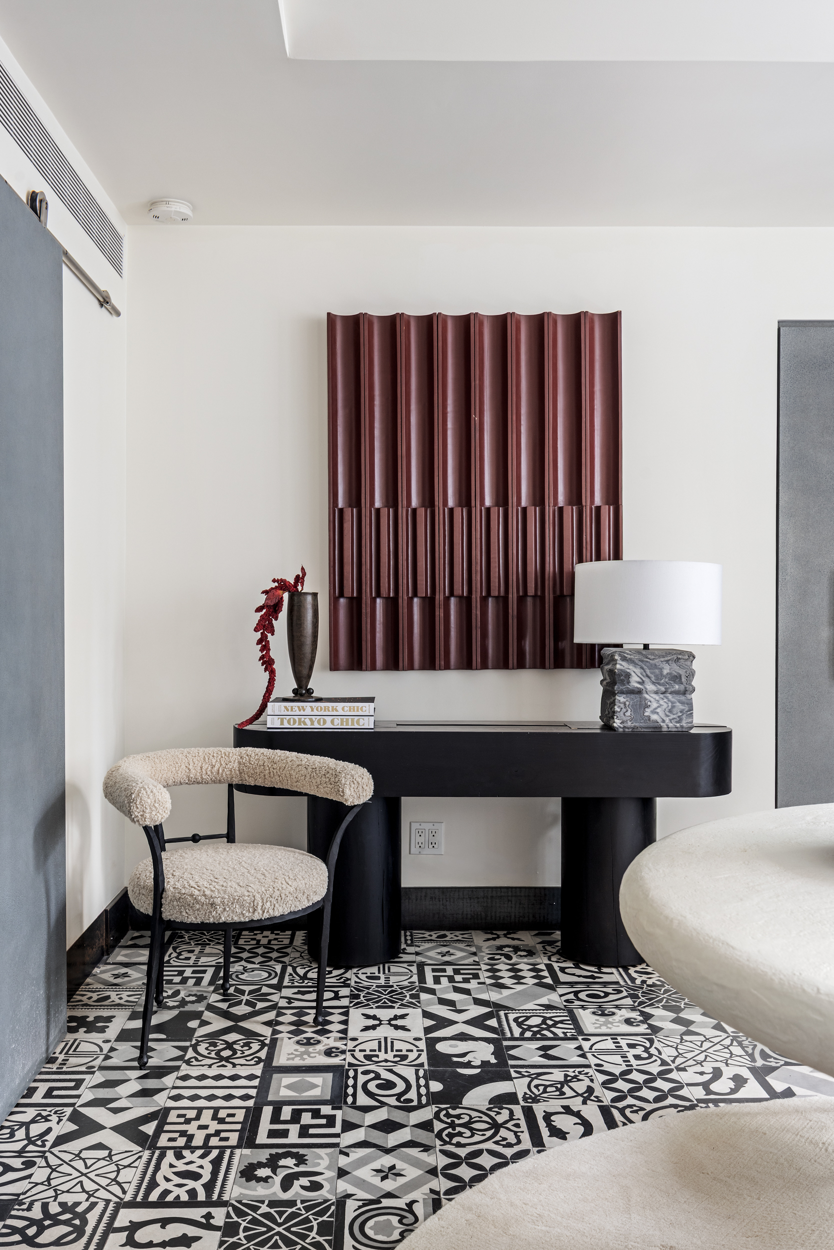15 East 70th Street, Unit PHB Manhattan, NY 10021 - Photo 10 of 35 a living room with a couch and a table