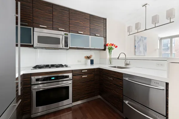 $5,300 | 225 East 34th Street, Unit 5J | Murray Hill