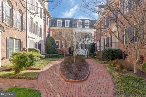 $925,000 | 8847 Ashgrove House Lane, Vienna, VA 22182