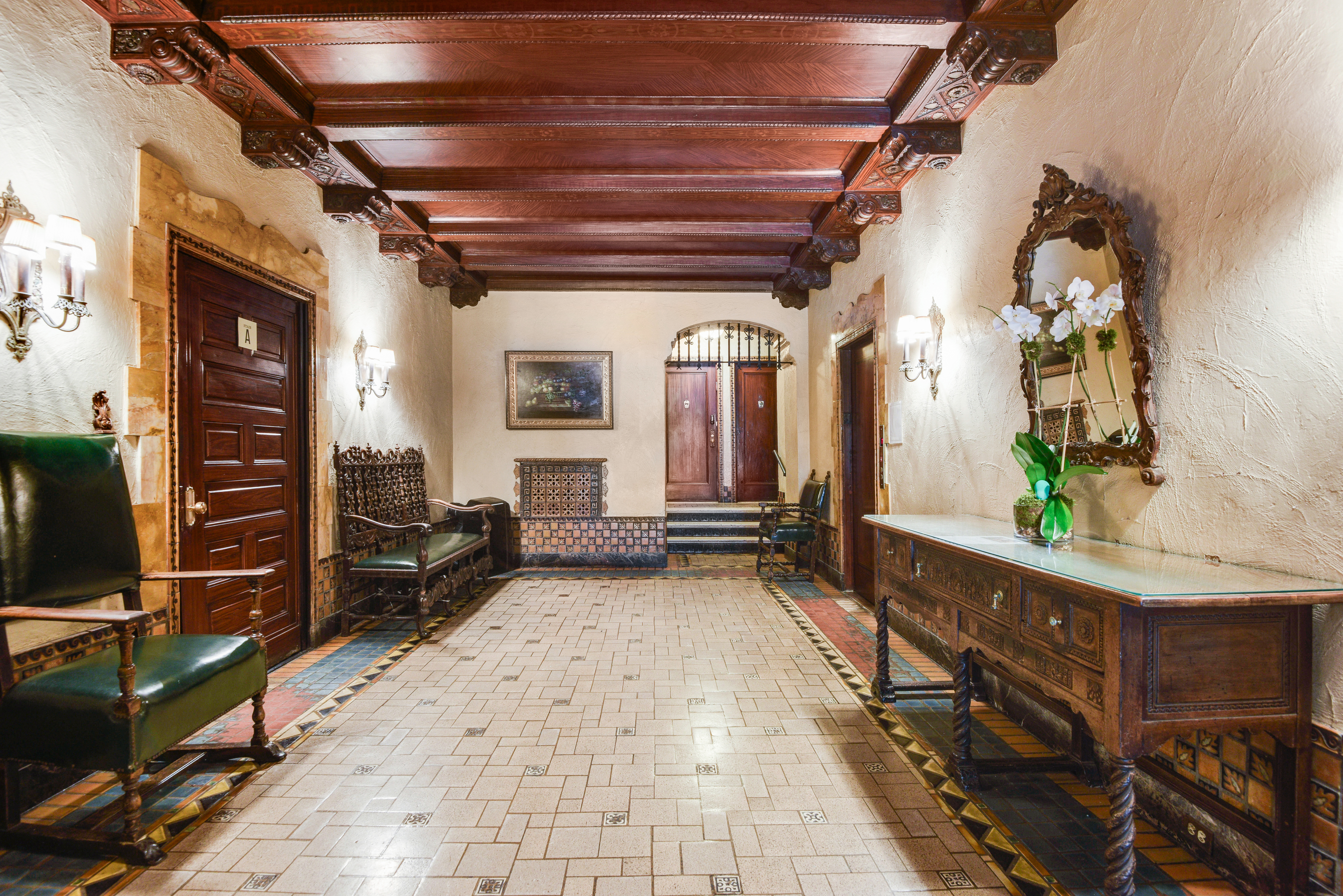 41 West 96th Street, Unit 1B Manhattan, NY 10025 - Photo 19 of 24 a living room with furniture