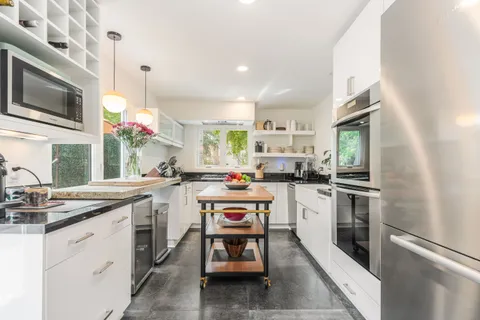 $2,795,000 | 833 17th Street, Unit 4, Santa Monica, CA 90403