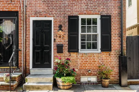 $380,000 | 142 Carpenter Street, Philadelphia, PA 19147