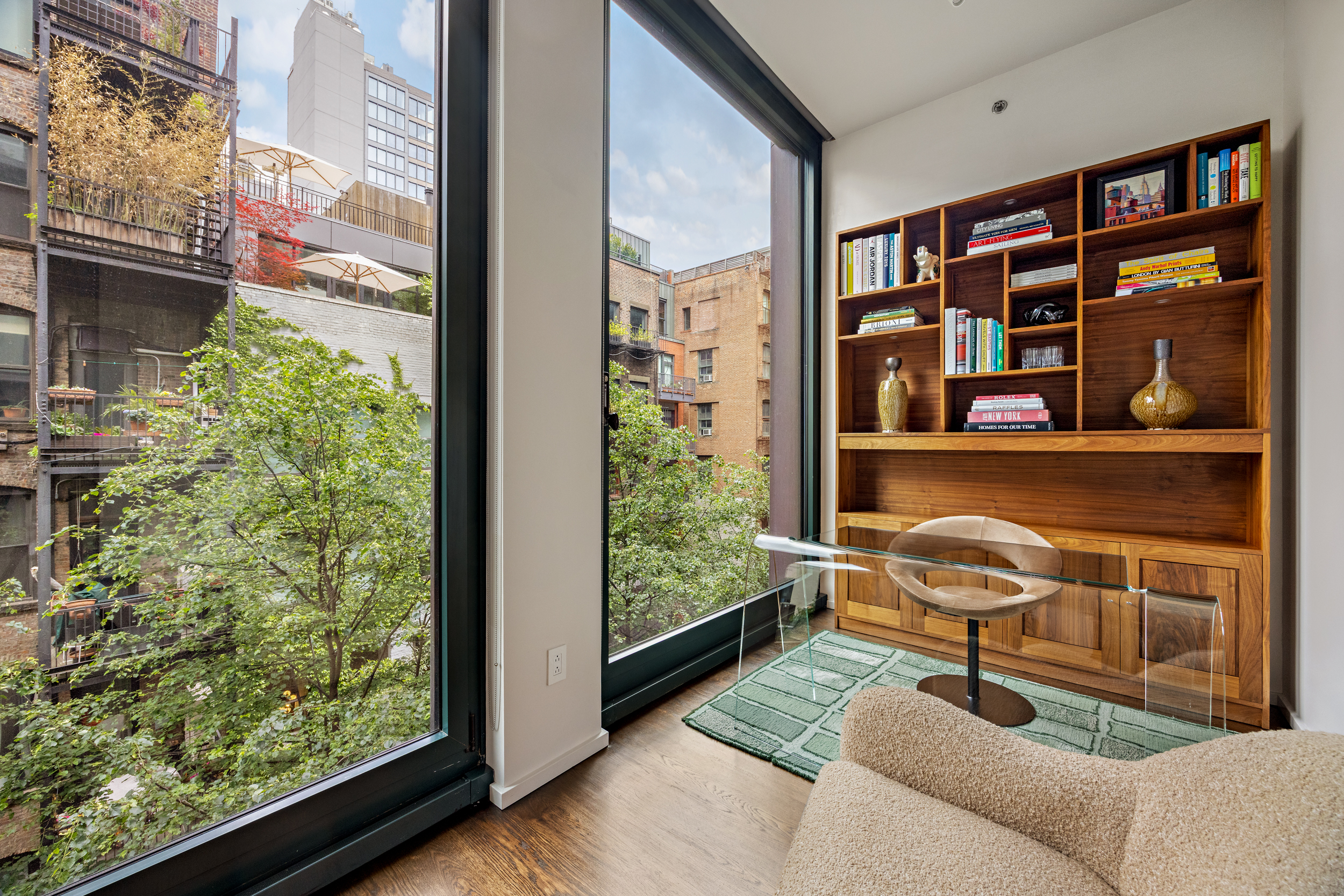40 Bond Street, Unit 6D Manhattan, NY 10012 - Photo 7 of 23 a room with bookshelf