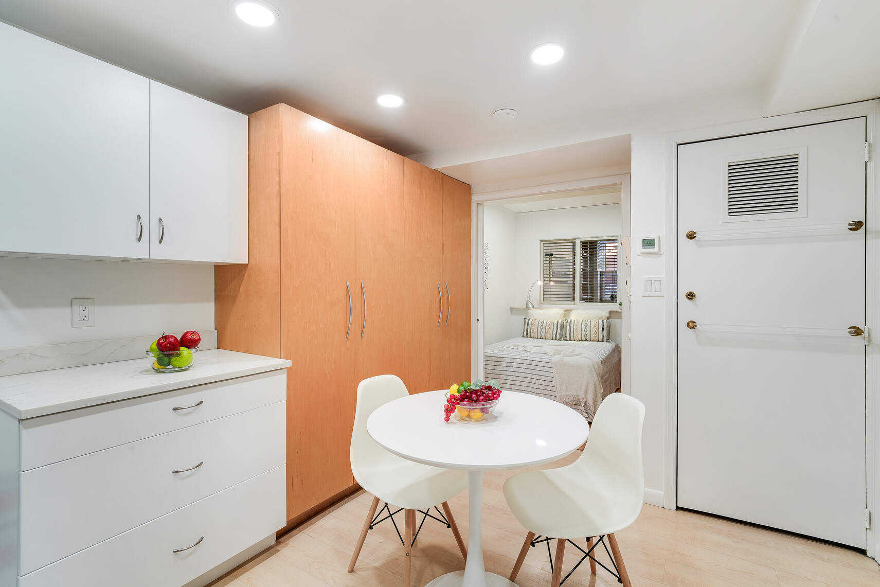 92 Remsen Street, Unit 1A Brooklyn, NY 11201 - Photo 6 of 12 a workspace with furniture and window