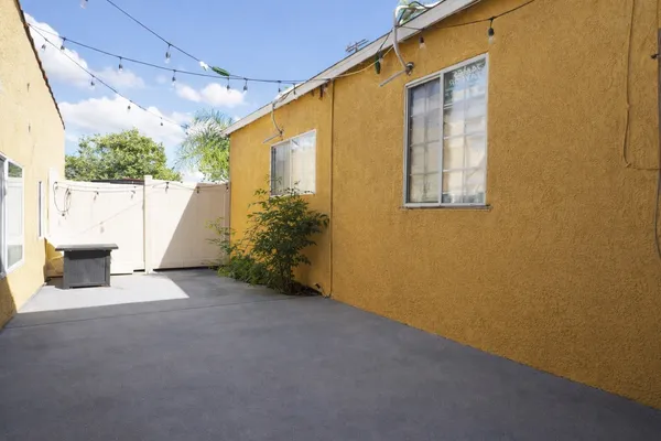 $1,450,000 | 7703 North Hollywood Way, Burbank, CA 91505