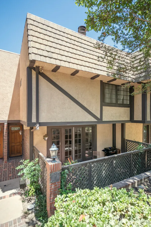 $799,000 | 24420 Victory Boulevard, Unit 6, Woodland Hills, CA 91367