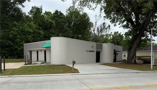 $1,400 | 131 Lakewood Drive, Unit 1, Luling, LA 70070