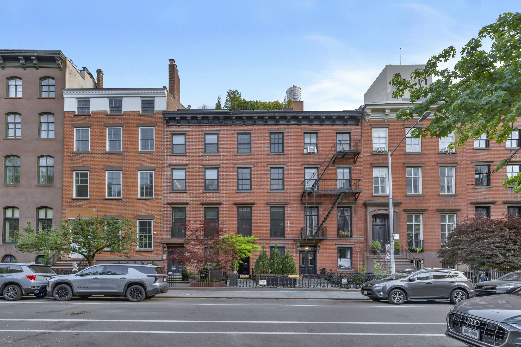 440 West 20th Street Manhattan, NY 10011 - Photo 1 of 35 a building view