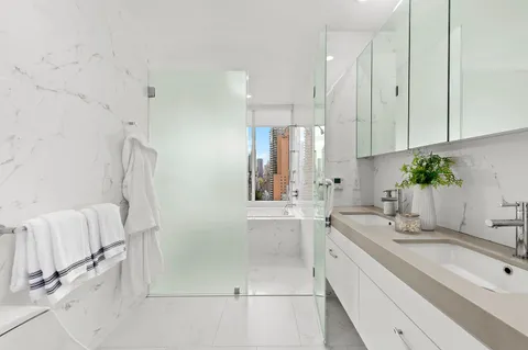 $2,995,000 | 301 East 61st Street, Unit 16A | Lenox Hill