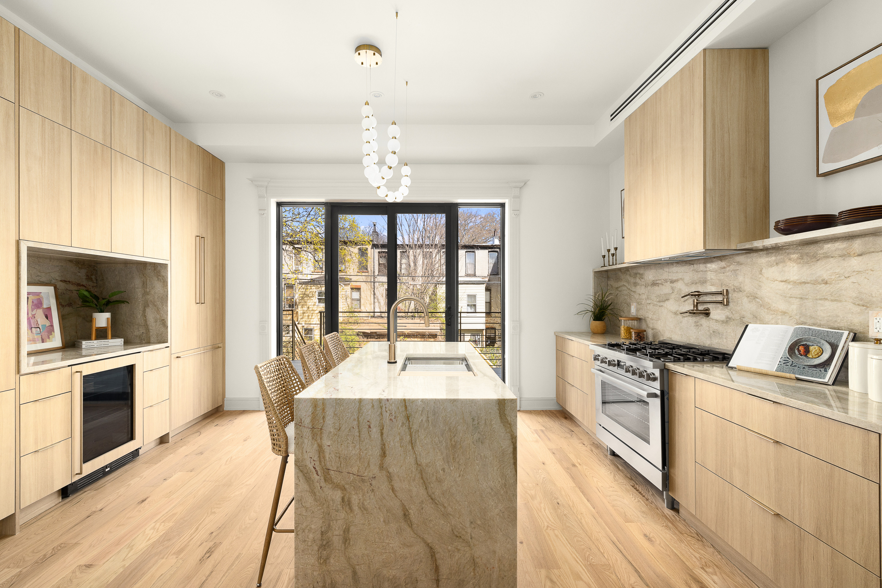 637 MacDonough Street Brooklyn, NY 11233 - Photo 4 of 17 Gallery Image 4