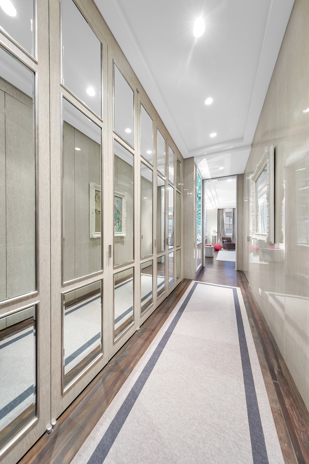 465 Park Avenue, Unit 9F Manhattan, NY 10022 - Photo 6 of 13 a view of a large mirror