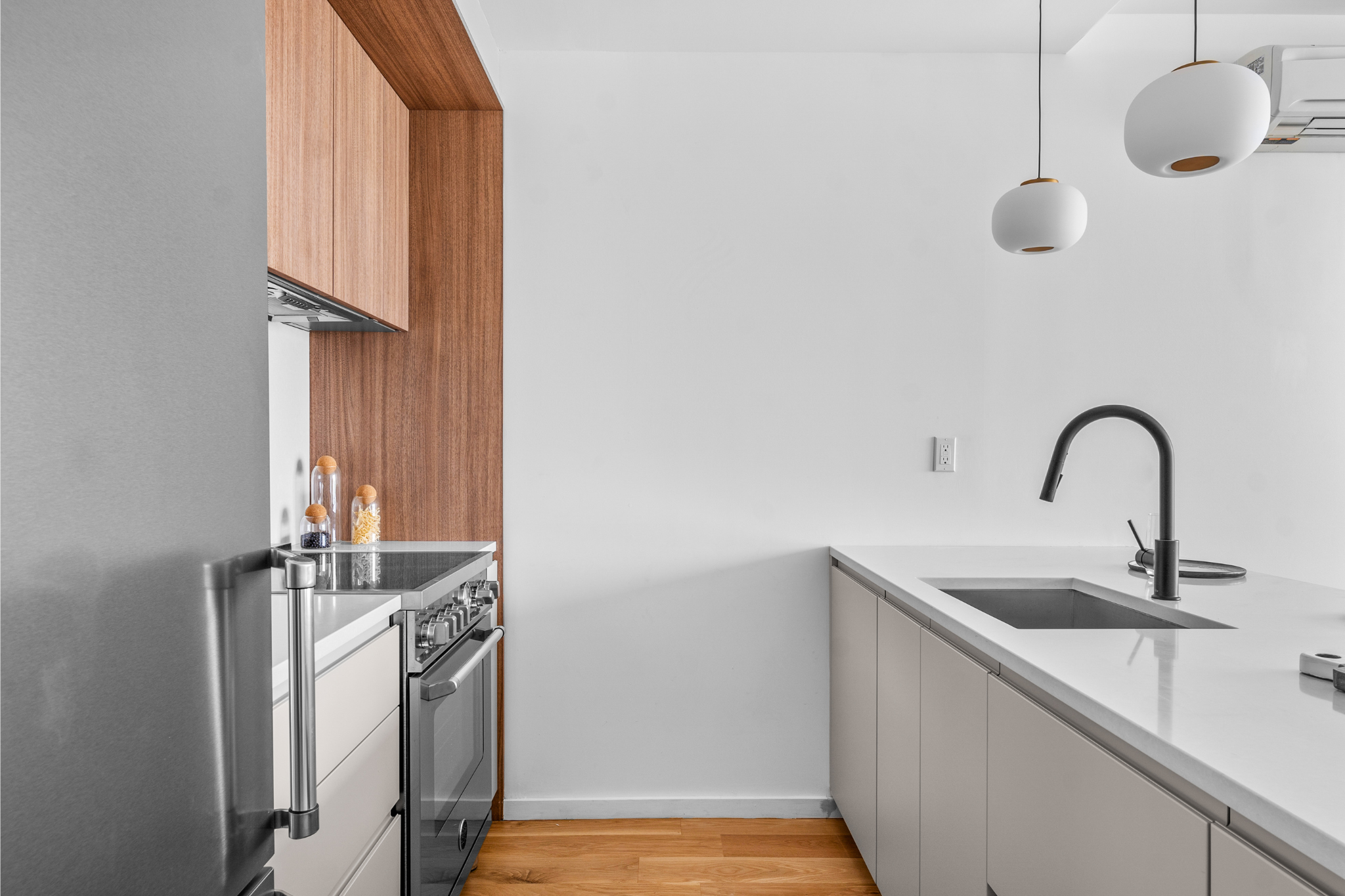 14-35 Broadway, Unit 3B Queens, NY 11106 - Photo 4 of 10