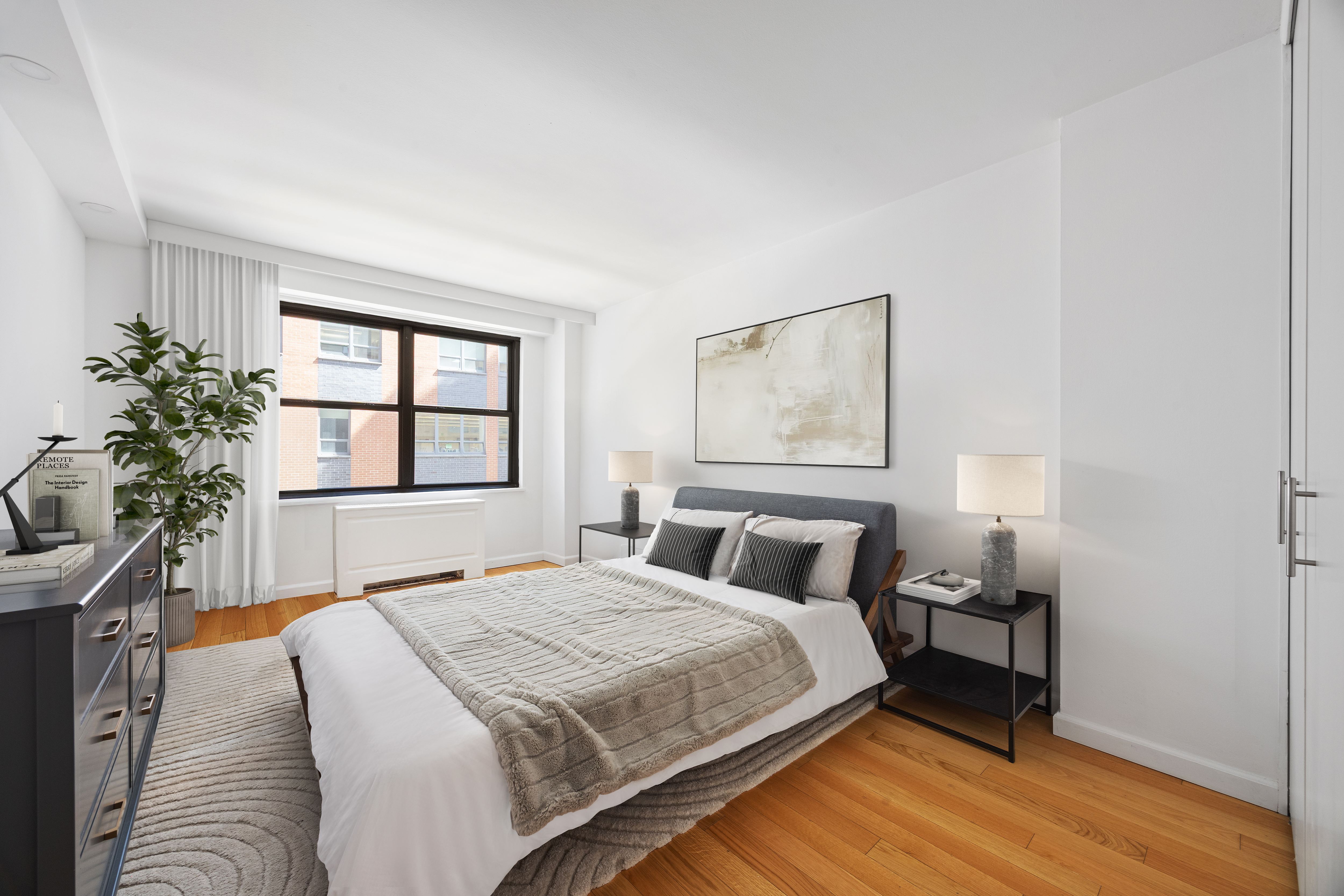 7 East 14th Street, Unit 605 Manhattan, NY 10003 - Photo 4 of 8 a bedroom with a bed and a window