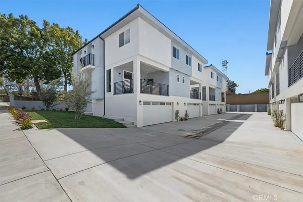 $999,000 | 26109 Narbonne Avenue, Lomita, CA 90717