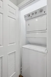 $570,000 | 3806 North Damen Avenue, Unit 2, Chicago, IL 60618