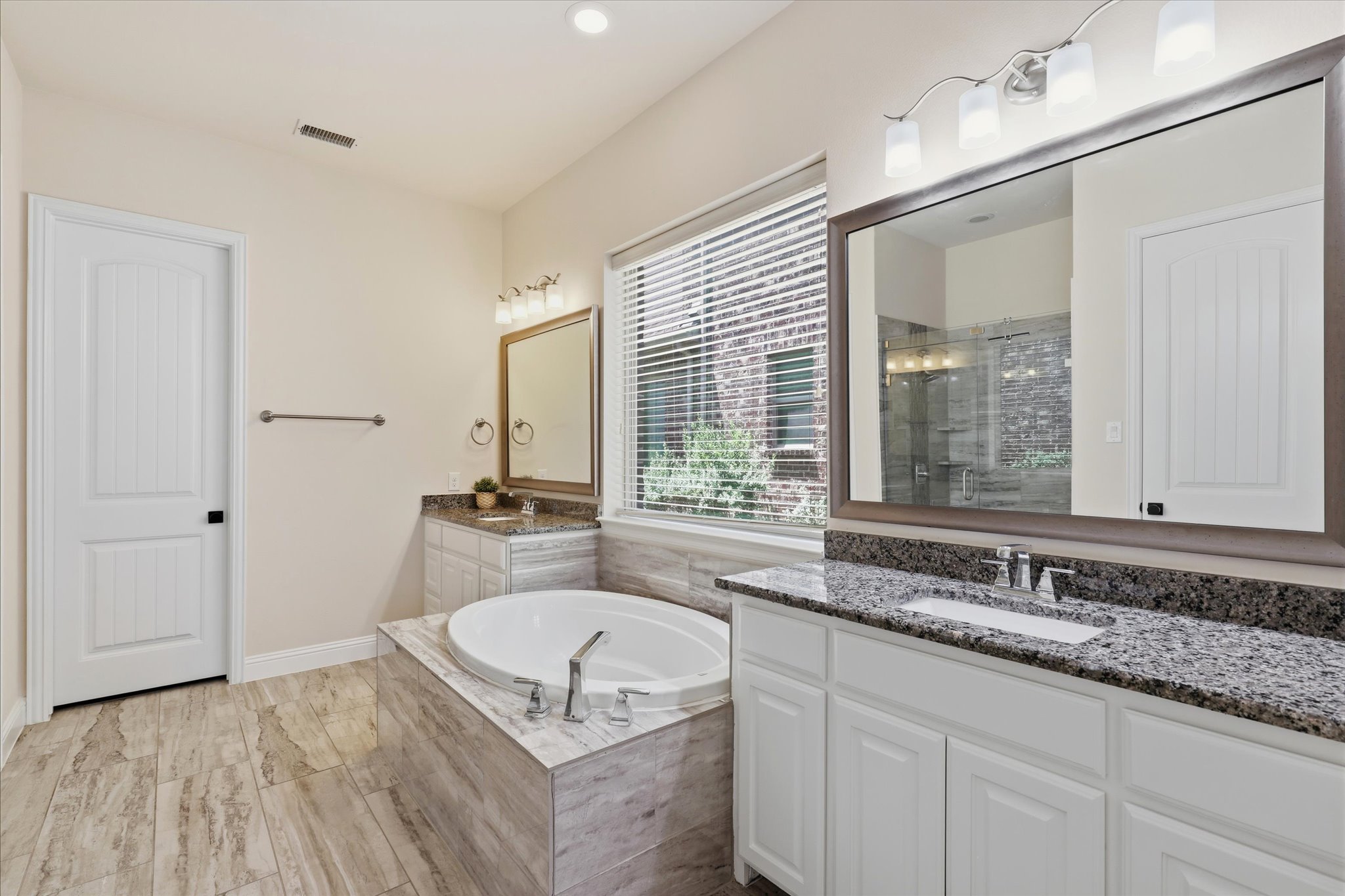 2433 Mare Road Carrollton, TX 75010 - Photo 18 of 41 Gallery Image 18