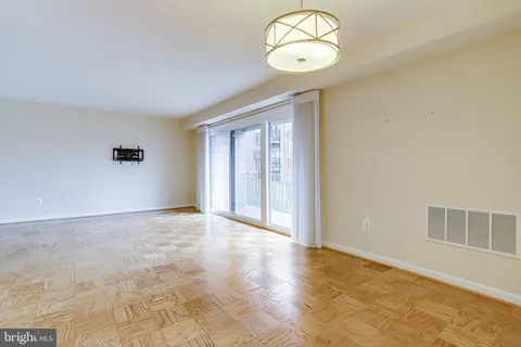 $465,000 | 4360 Cherry Hill Road, Unit 103, Arlington, VA 22207