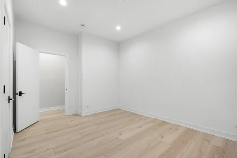 $3,800 | 1327 West Taylor Street, Unit 3W, Chicago, IL 60607