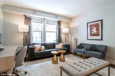 $475,000 | 415 West Aldine Avenue, Unit 2B, Chicago, IL 60657