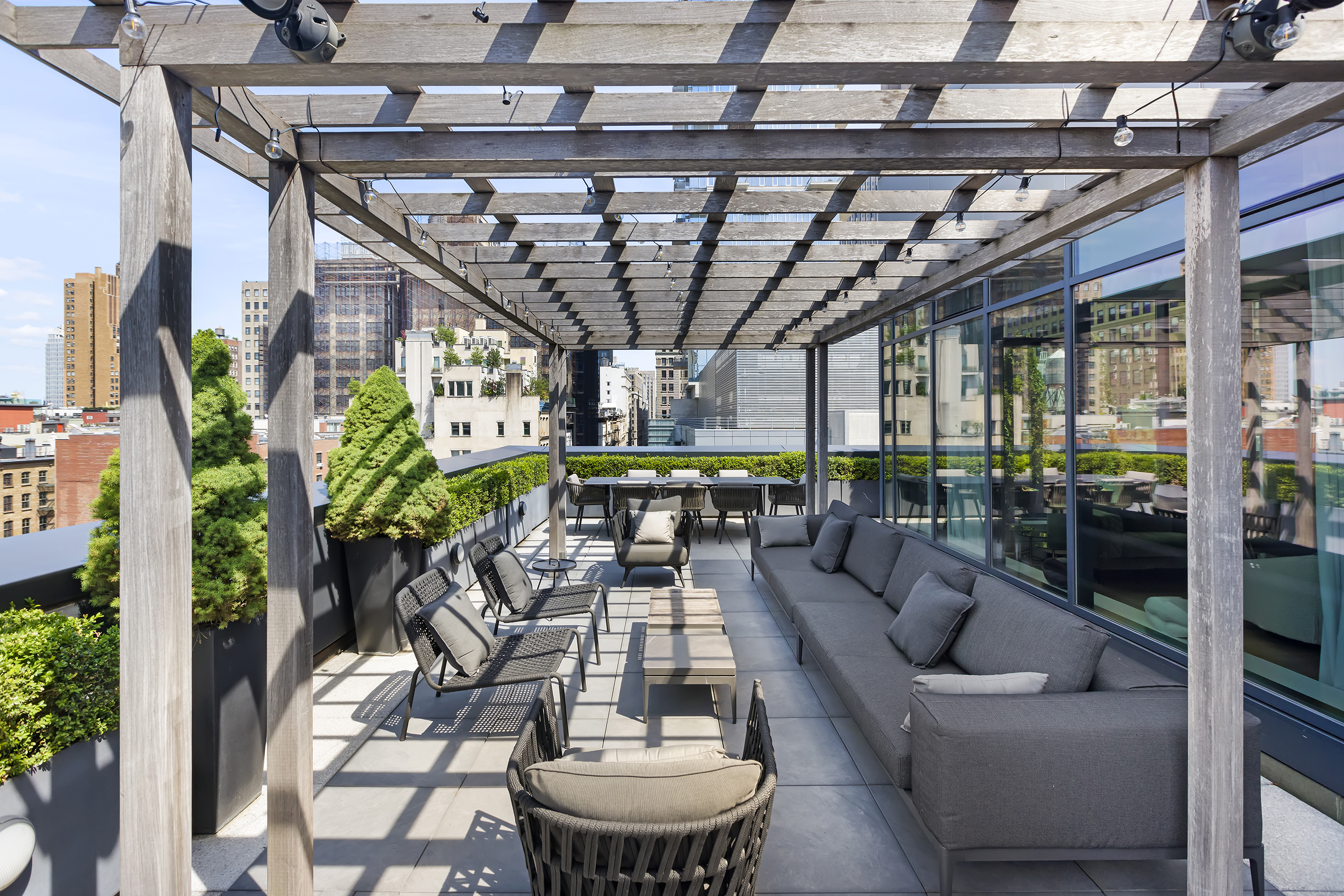 34 Leonard Street, Unit PH Manhattan, NY 10013 - Photo 16 of 30 a outdoor living with furniture