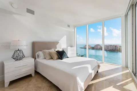 $4,500,000 | 1000 South Pointe Drive, Unit 1903, Miami Beach, FL 33139