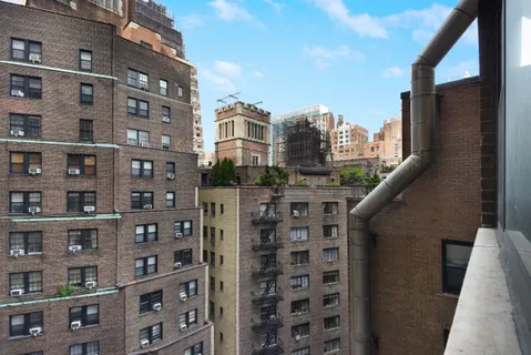$455,000 | 305 East 40th Street, Unit 14V | Murray Hill