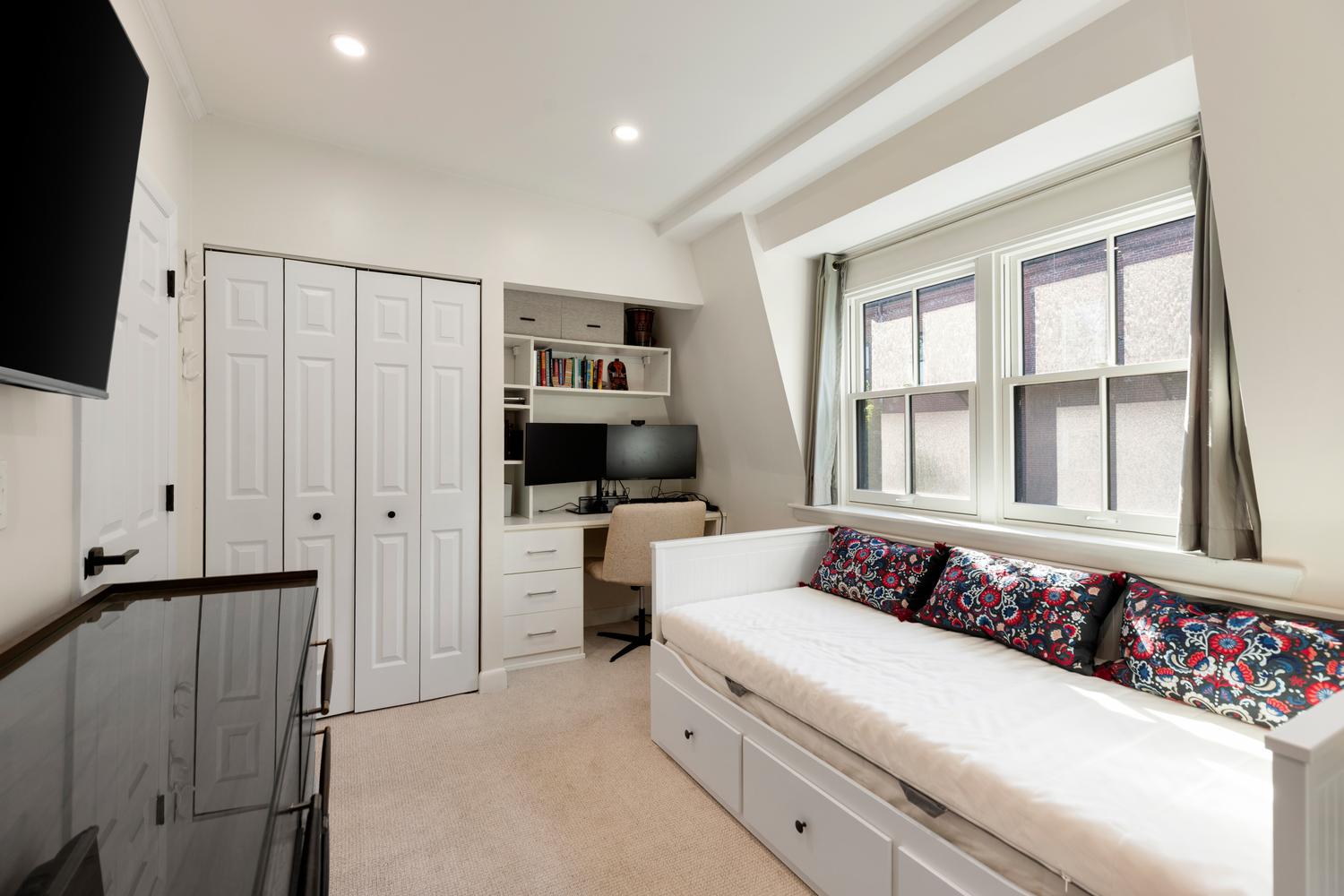 15 Lawrence Street, Unit 2 Boston, MA 02116 - Photo 23 of 34