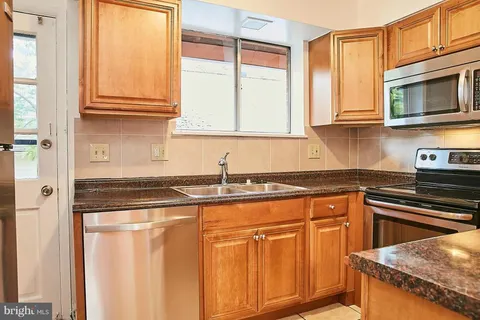 $3,800 | 5719 6th Street North, Arlington, VA 22205