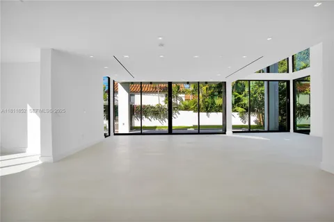 $6,350,000 | 5630 Pine Tree Drive, Miami Beach, FL 33140