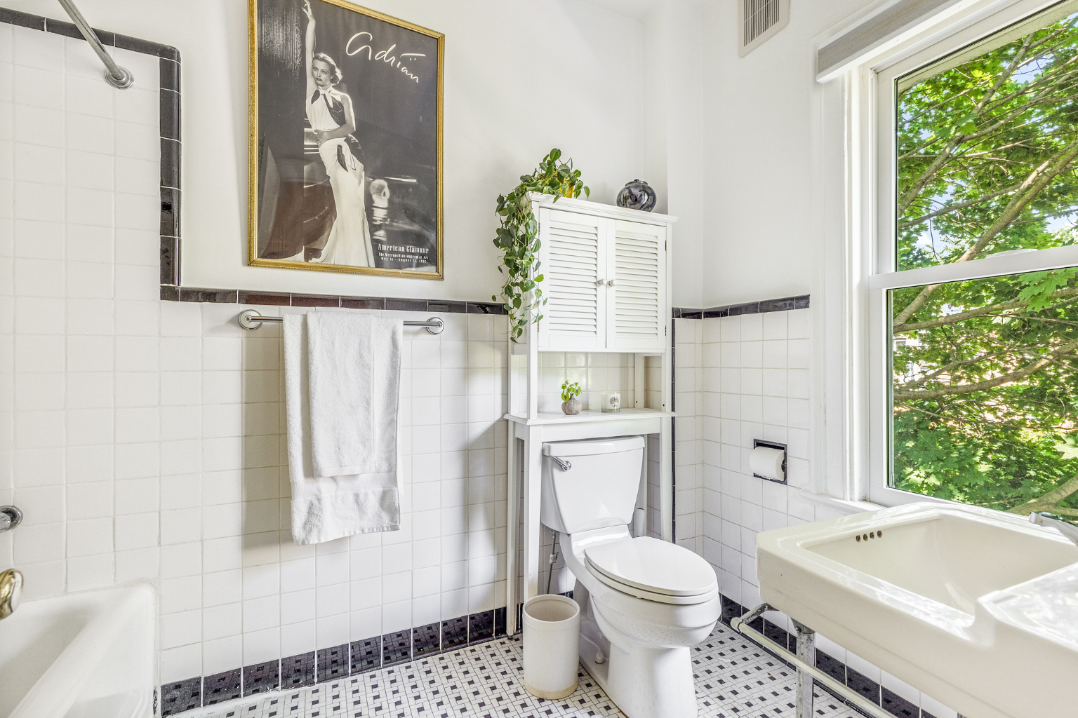 215 Marlborough Road Brooklyn, NY 11226 - Photo 12 of 21 a bathroom with a toilet sink and tub