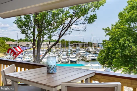 $685,000 | 2102 Chesapeake Harbour Drive East, Unit 202, Annapolis, MD 21403