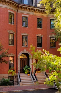 a front view of house with yard