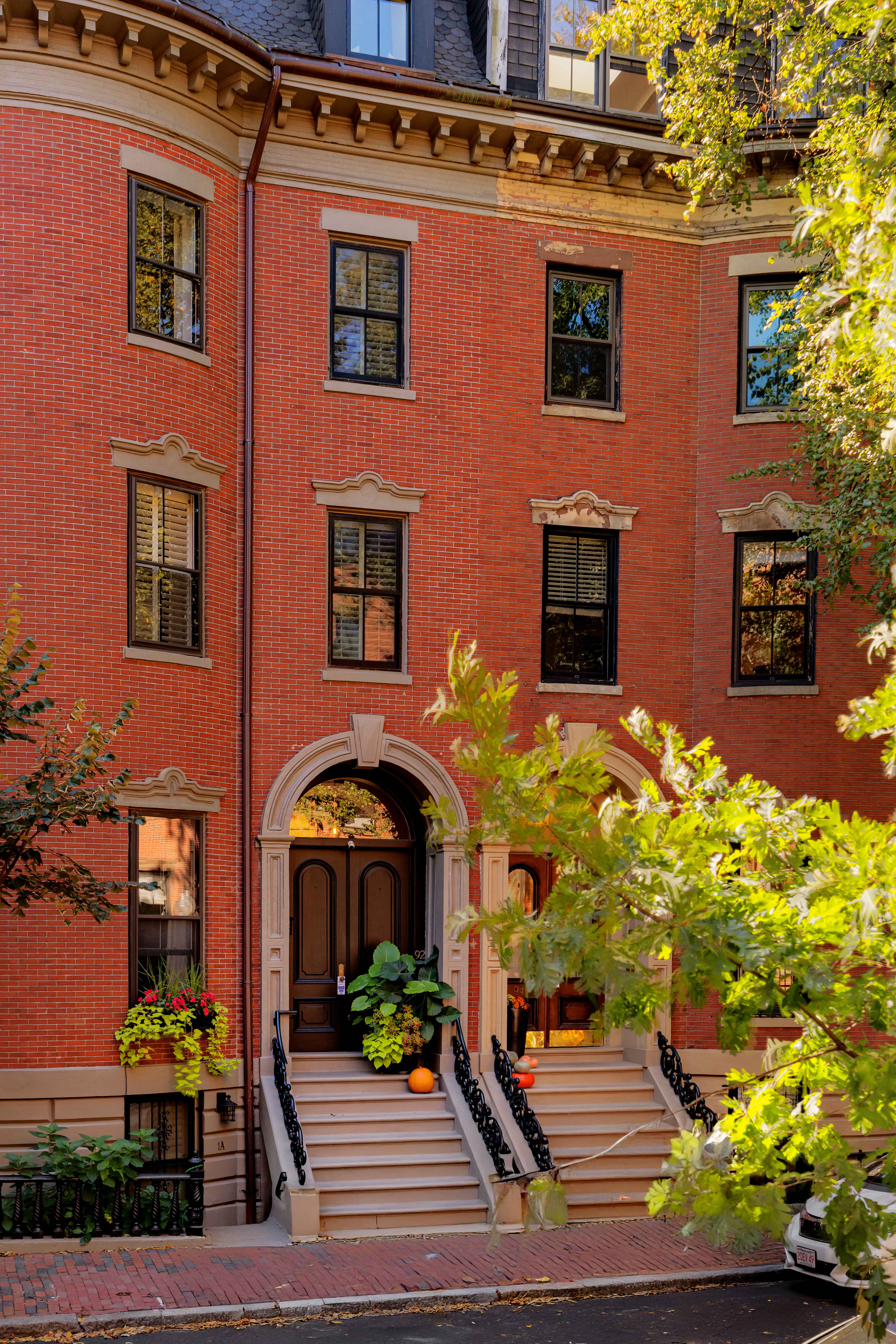 92 Waltham Street, Unit 1A Boston, MA 02118 - Photo 2 of 18 a front view of house with yard