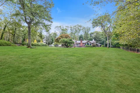 $2,495,000 | 11 Quaker Ridge Drive, Brookville, NY 11545