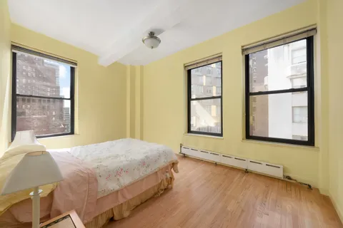 $1,265,000 | 3 Hanover Square, Unit 13C | Financial District